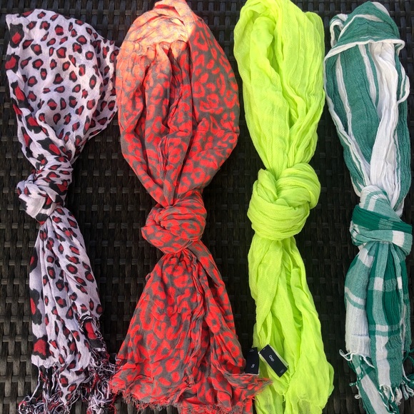 🧣Scarves🧣bundle of 4 - Picture 1 of 3